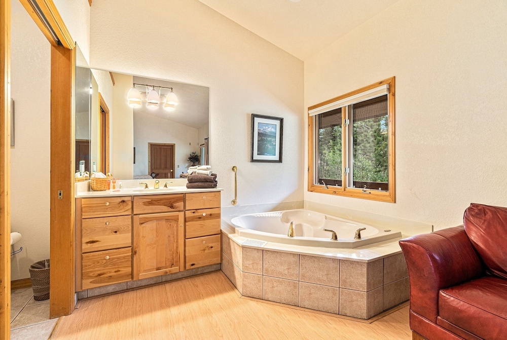 H7 at Hope Mountain -- 6-Bedroom Retreat Home at Allenspark Colorado 6 Home by RedAwning - Property Image 18