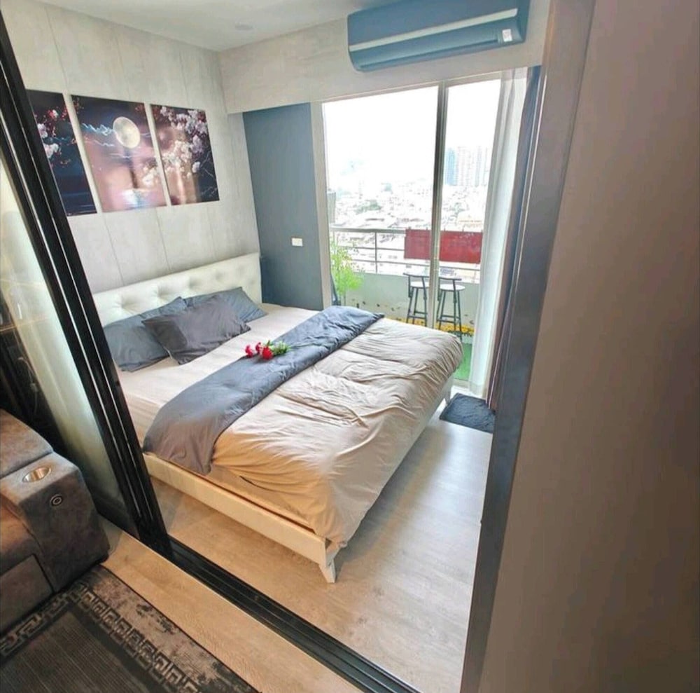 12th Floor Cozy Studio Room, 5-10 Mins Walk to Iconsiam and BTS