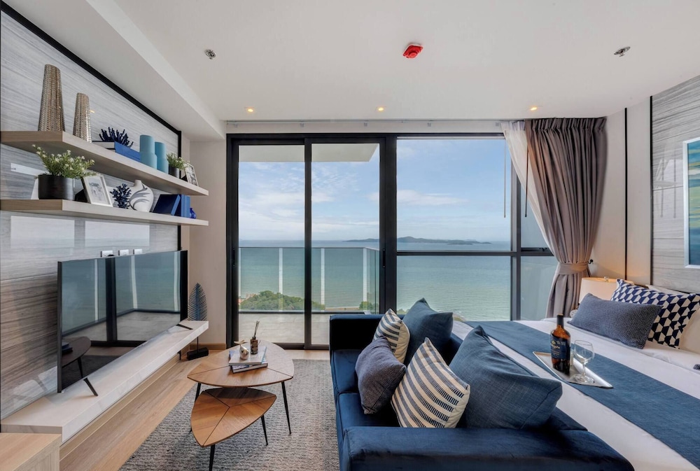 Stunning Sea View On High Floor
