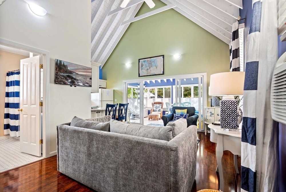 Captains Cottage Sleeps 6!