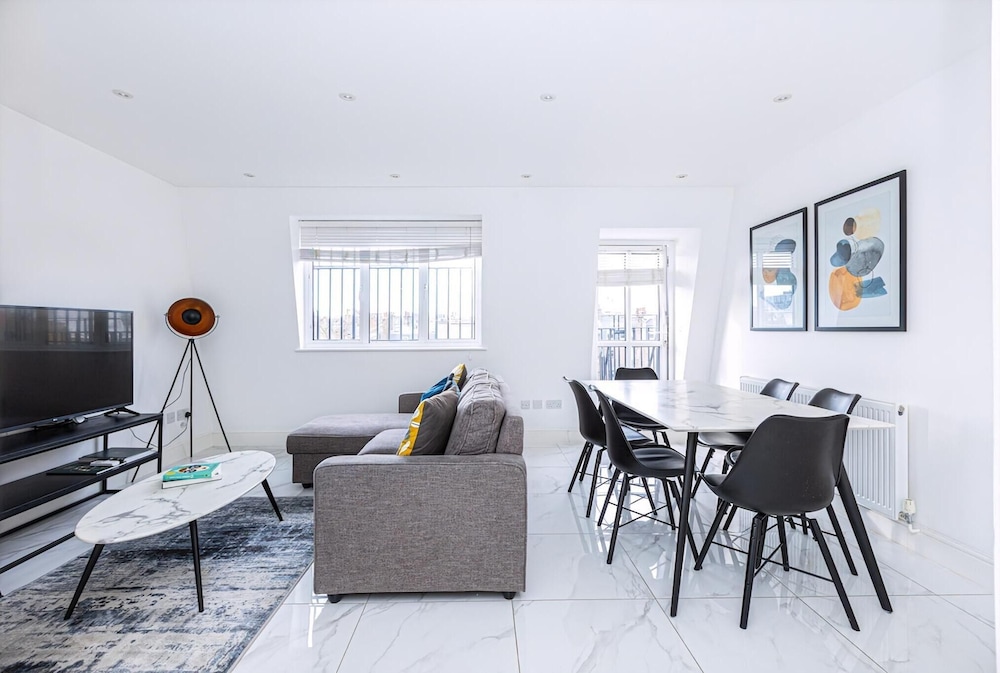 Stylish Three-bed Flat in Marylebone