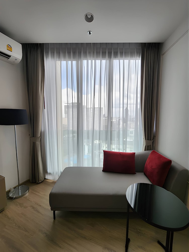 Elegant Room With Roof Top Pool - Best In Pattaya
