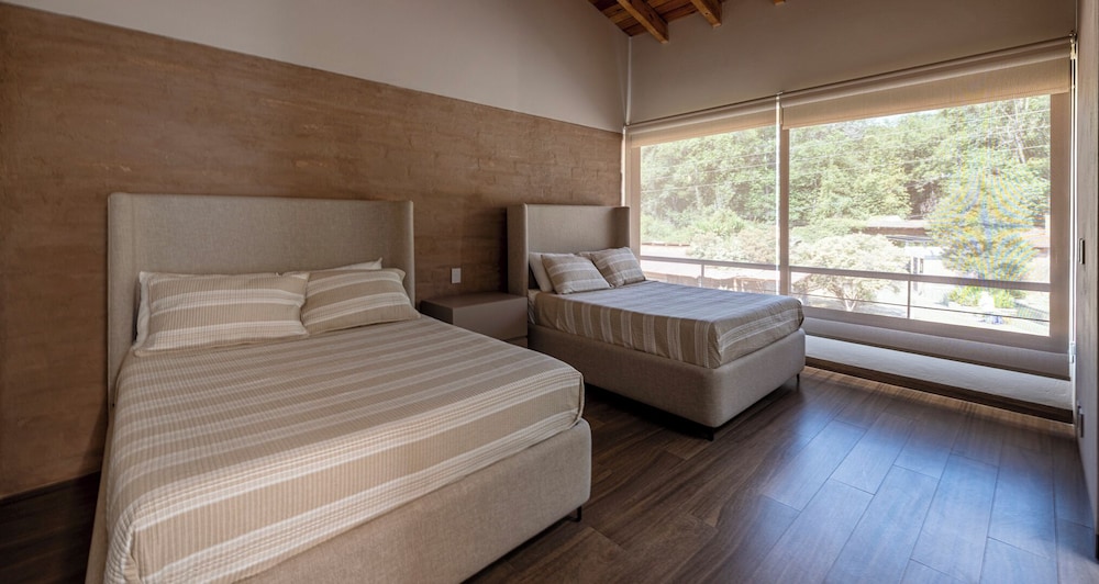 Casa Cundi-Contemporary Living in Nature