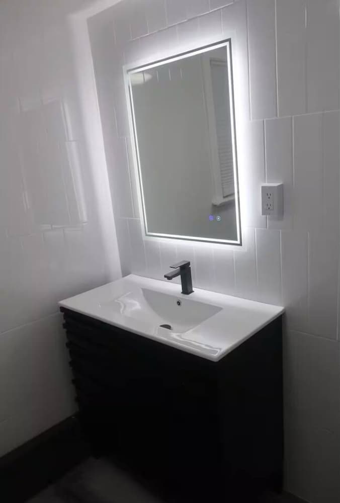 Budget-friendly Home Sleeps 16 Wifi Close to Minyan