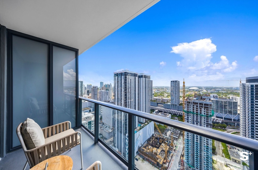 Chic Downtown Retreat 1BR Apartment