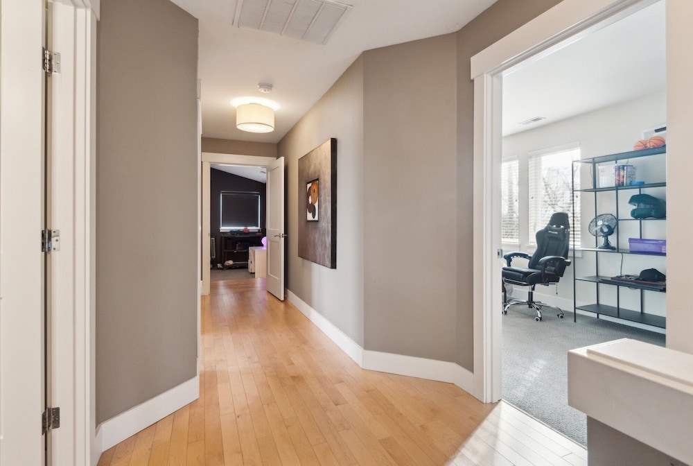 Spacious Family Retreat Media Room & Patio 3 Bedroom Home