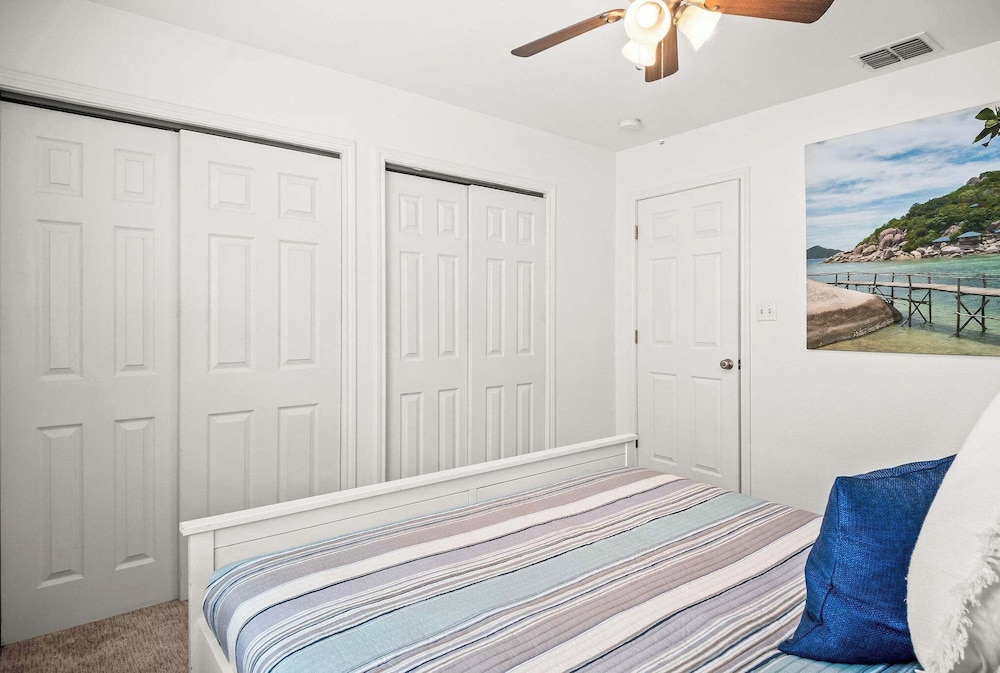 Fin and Feather - Cozy for 8