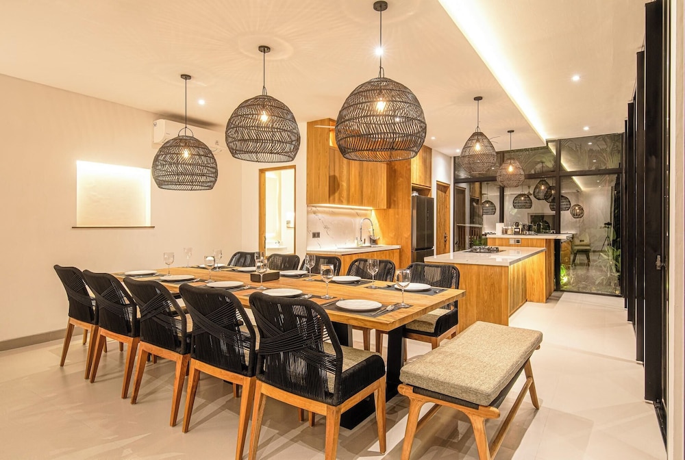 Elegant 6BR Canggu Retreat Just 400m to the Ocean