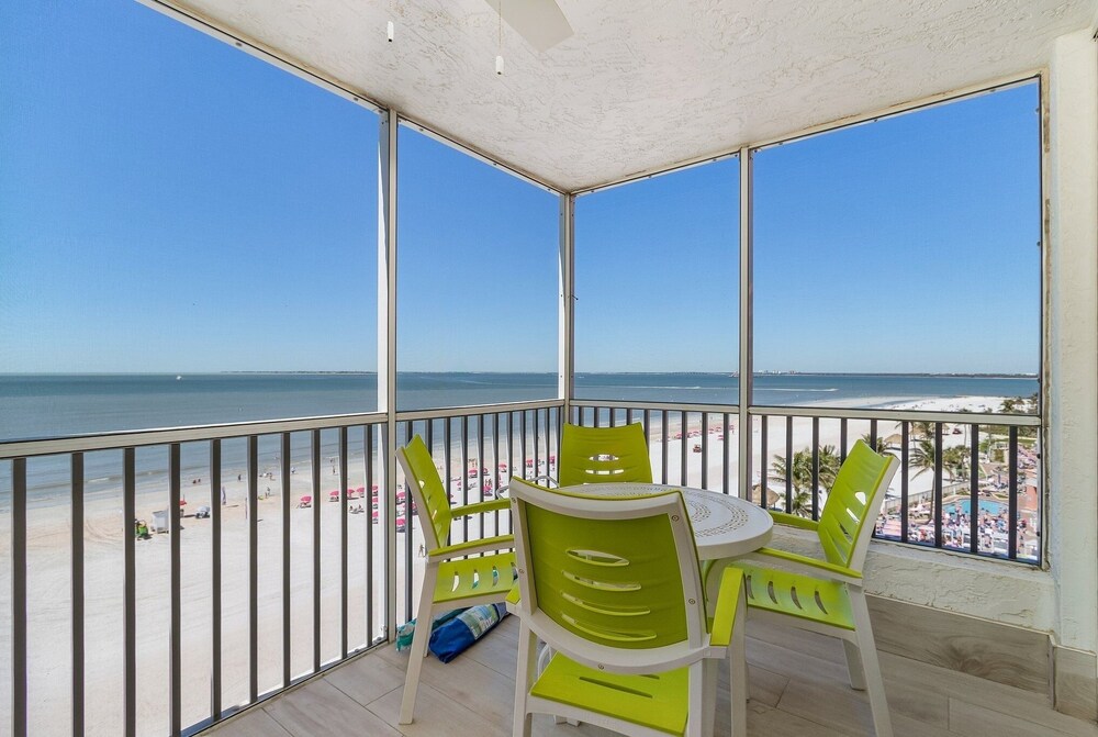 Beach Villas 706 Top-floor Condo W/ Gulf Views, Pool 2 Bedroom Condo