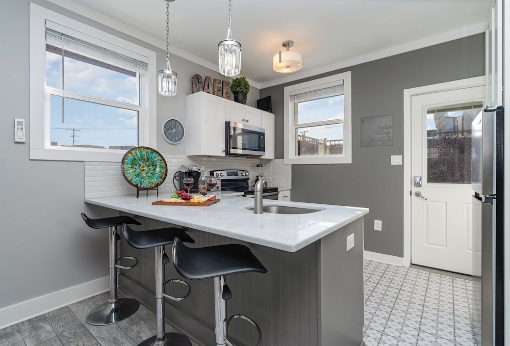 Opulent Pearl - Private Patio - Mins to Broadway