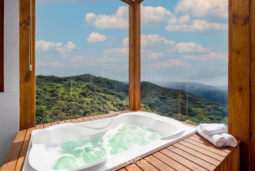 Linda cabana com jacuzzi VST013