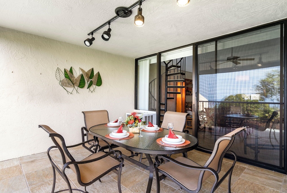 2 Bedrooms + Loft - Sleeps 6 - Ocean & Golf Views - Lanai - Vrkcv