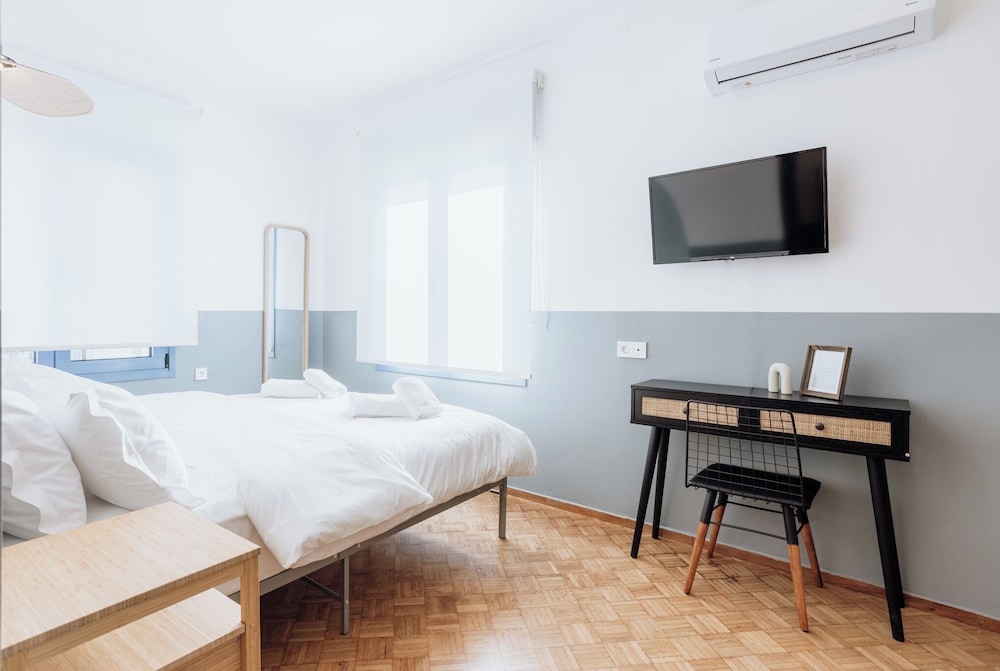 Canvas Color Your Stay