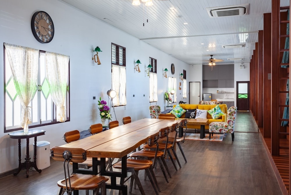 Sound Gallery House - Hostel