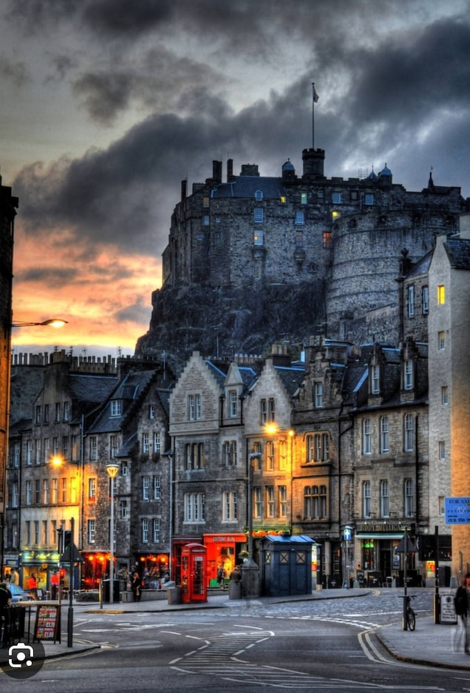 Charming Edinburgh Apartment Beside Edinburgh Castle