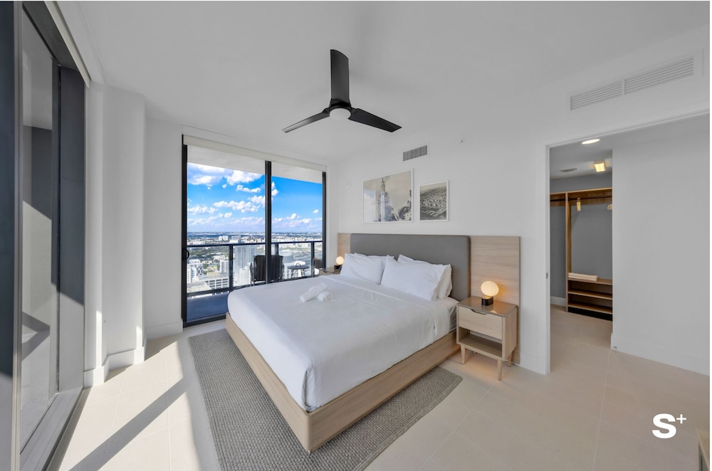 City Luxe Retreat Modern 2-BR