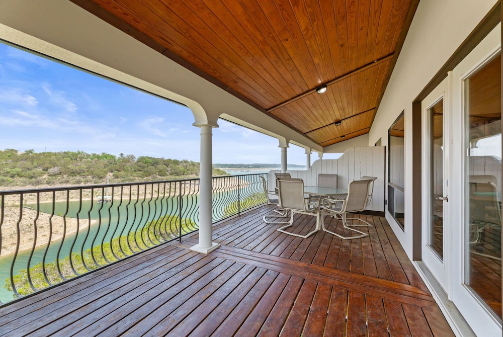 Chardonnay Haus - Unit C