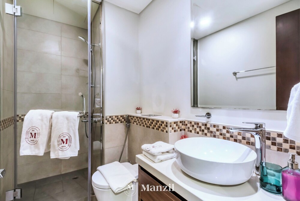 Manzil-1BR w Canal View near Dubai Mall