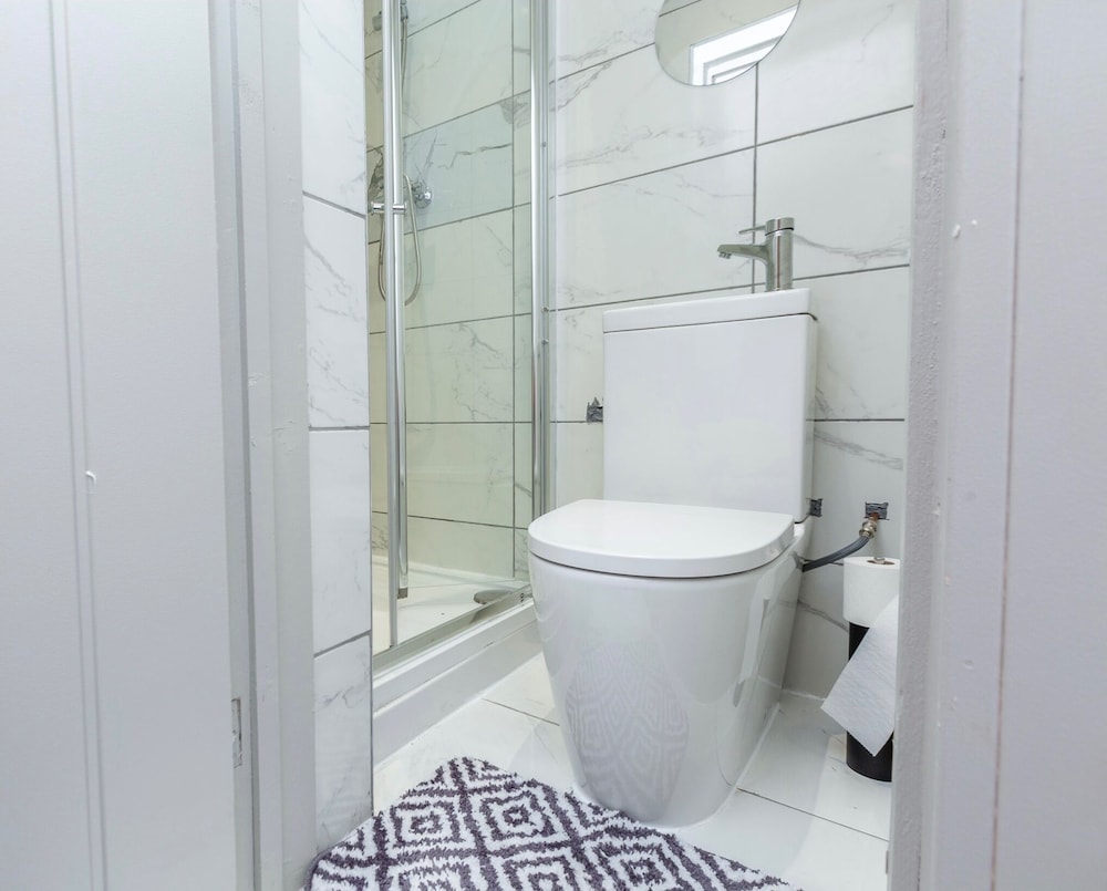 Cozy House In Medway-sleeps10-garden-freeparking
