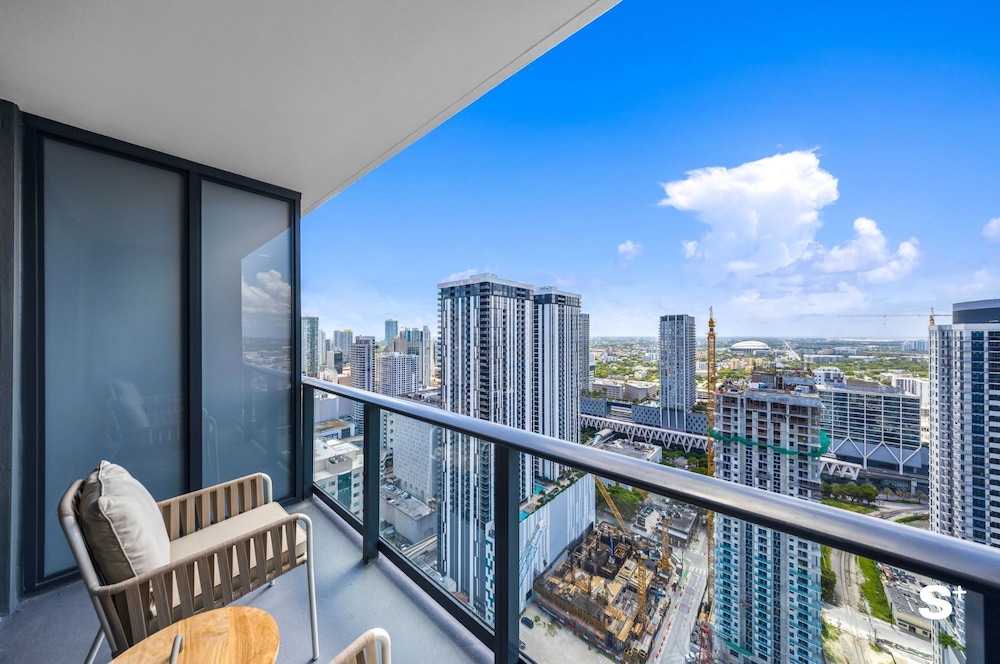 Elegant DTW Living 1BR with City Views