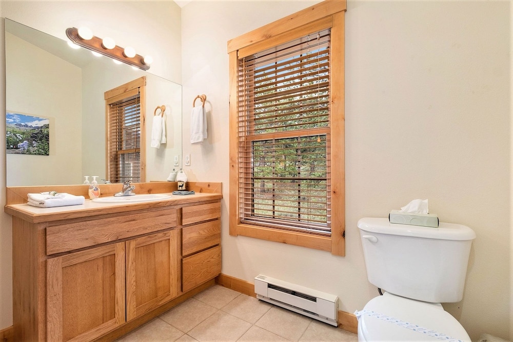 Solitude Marmot #3 - Estes Park 2 Bedroom Condo by RedAwning view 3