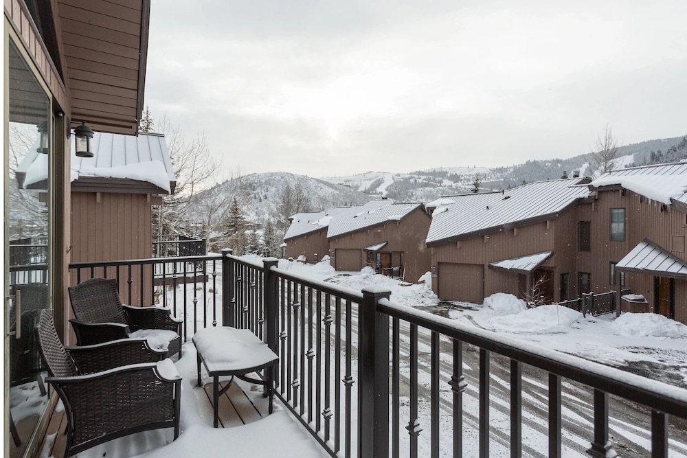 Pinnacle at Deer Valley Resort - Four Bedroom Condo with Hot Tub #1263 4 Condo