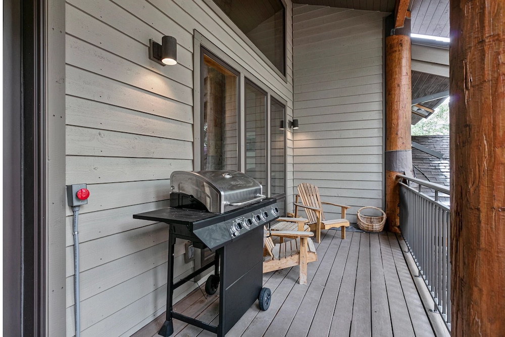 Sterling Lodge at Deer Valley Resort - Three Bedroom Condo with Hot Tub #111 3 Condo