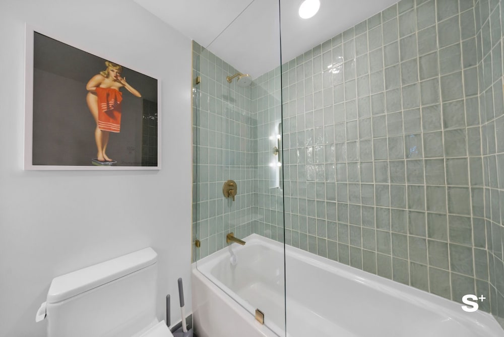 Elegant DTW Living 1BR with City Views