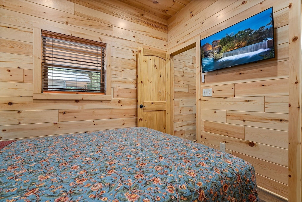 Cabin On A Hill 2 Bedroom Cabin