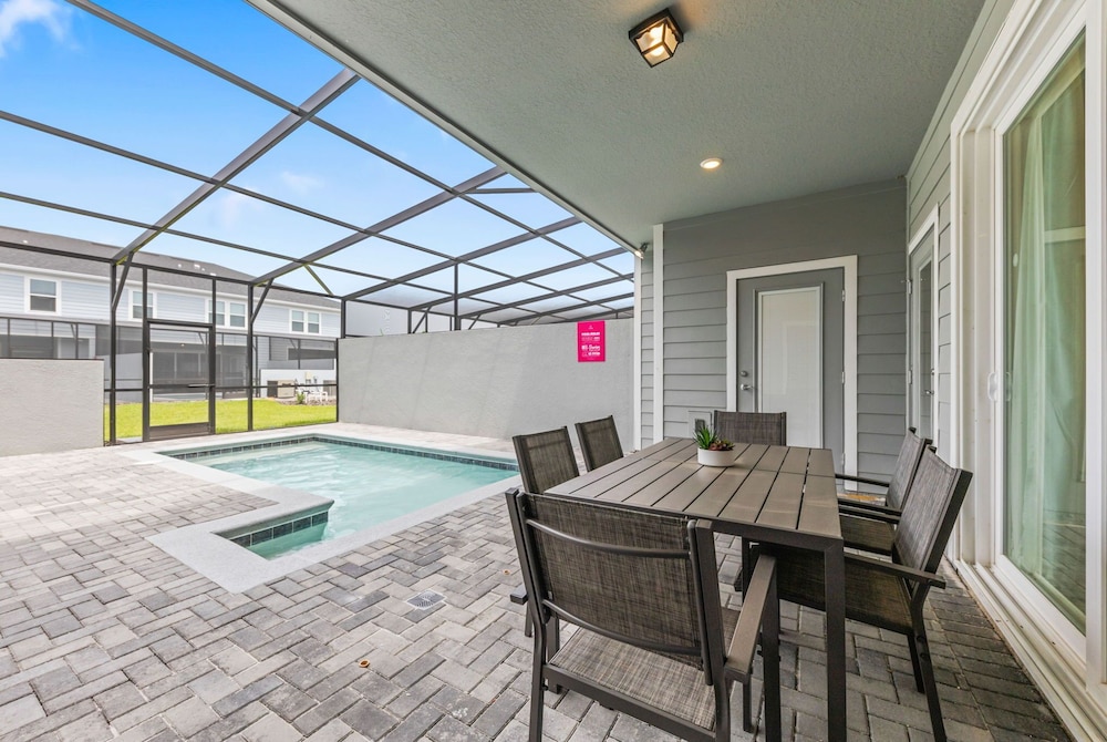1287 Blue Paradise Way