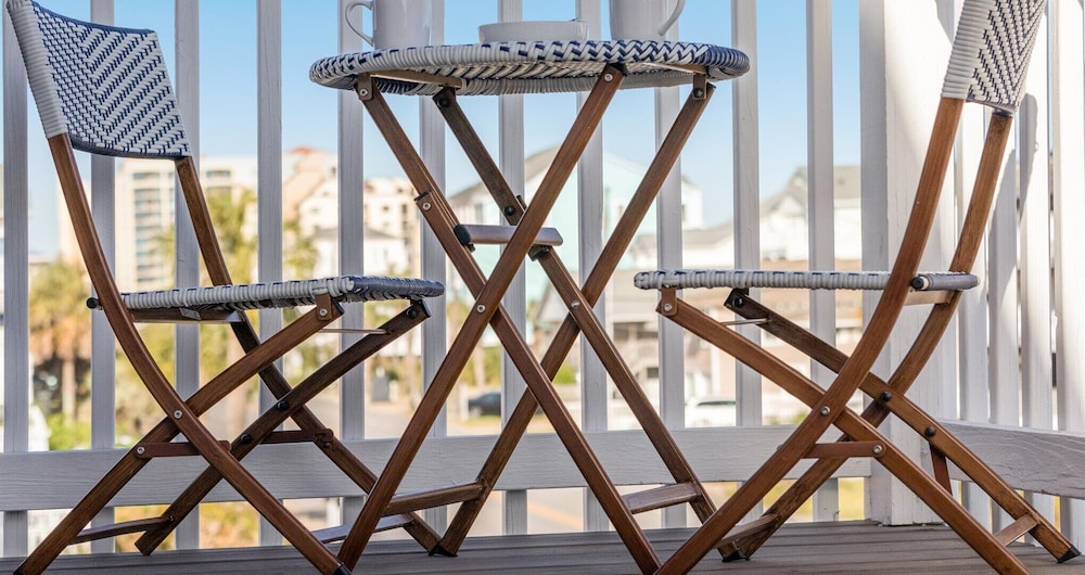 Beach Nest - R R Beach Club