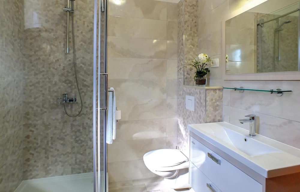 Awesome Home in Poljica Imotska With Wifi and 5 Bedrooms view 5