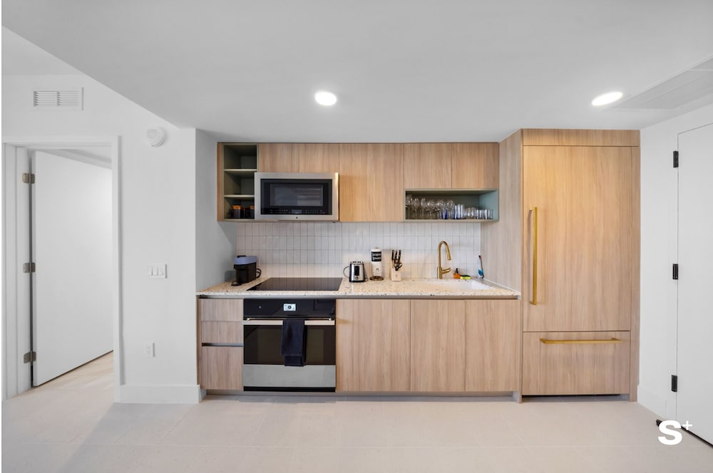 Cityscape Retreat Stylish 1BR
