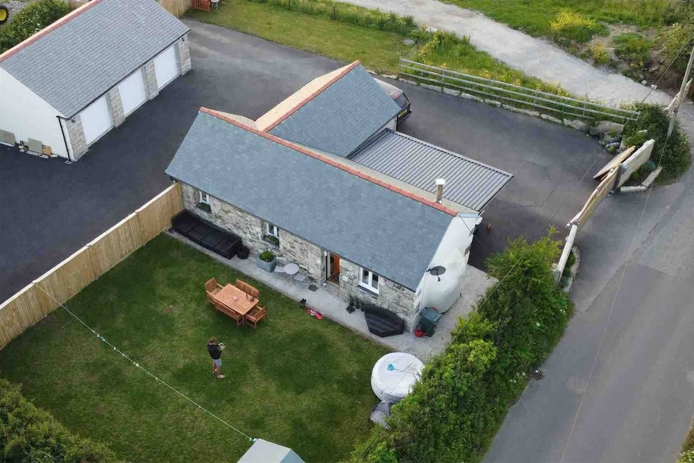 Cottage 4 Miles to Hayle Beach With EV Charger