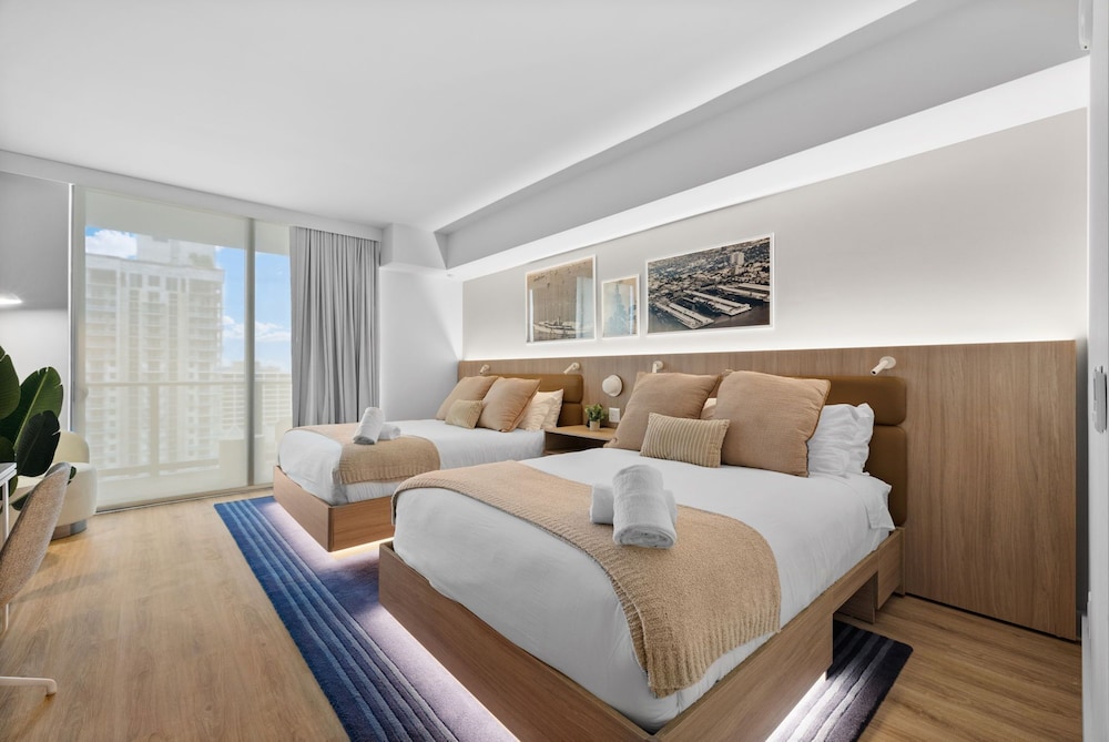 Lux Studio W City Views and Pool