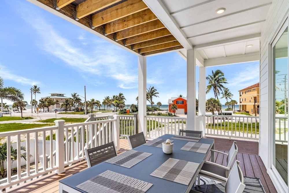 110 Sea Le Vie: 5br/4.5ba Brand New Build W/ Pool! 5 Bedroom Home