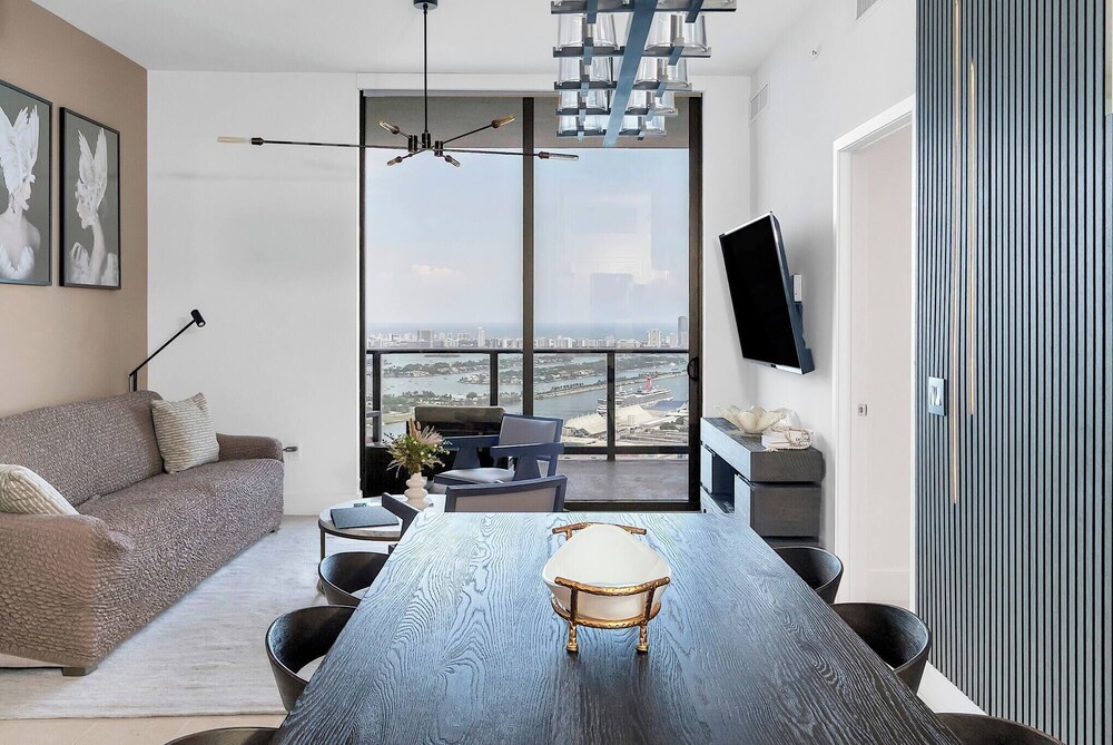 3BR Penthouse Direct, Stunning Water Views