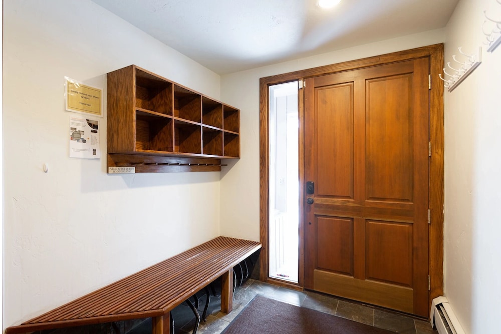 Pinnacle at Deer Valley Resort - Four Bedroom Condo with Hot Tub #1263 4 Condo