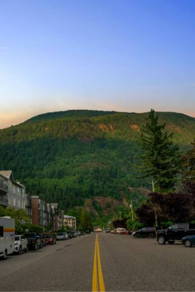 Elevated Escapes 2BR Suite Overlooking Lake - Image 1