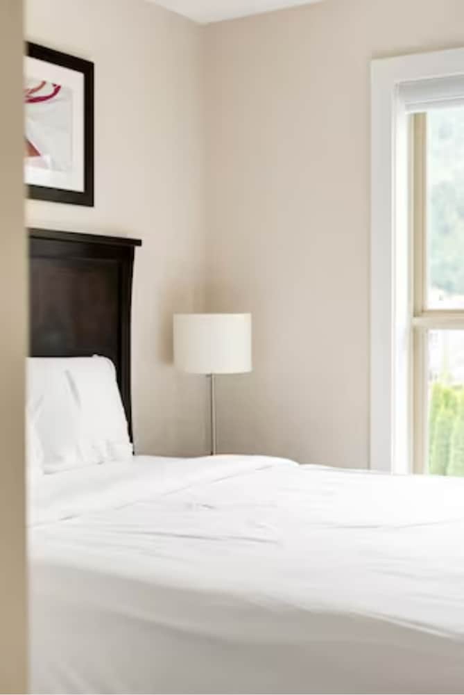 Scenic 3BR Penthouse Suite