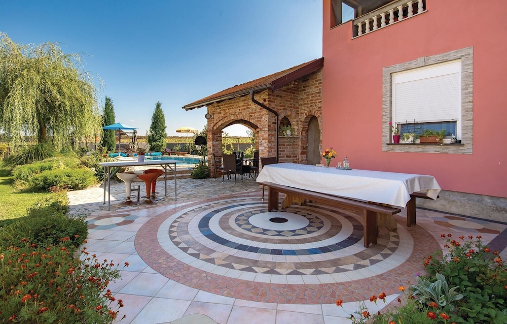 Stunning Home in Ozalj With 5 Bedrooms, Wifi and Outdoor Swimming Pool view 4