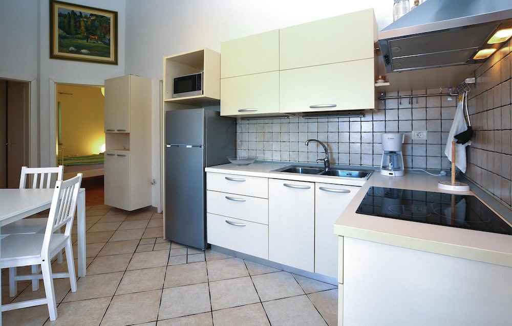 Amazing Home in Portoroz With Wifi and 6 Bedrooms view 4