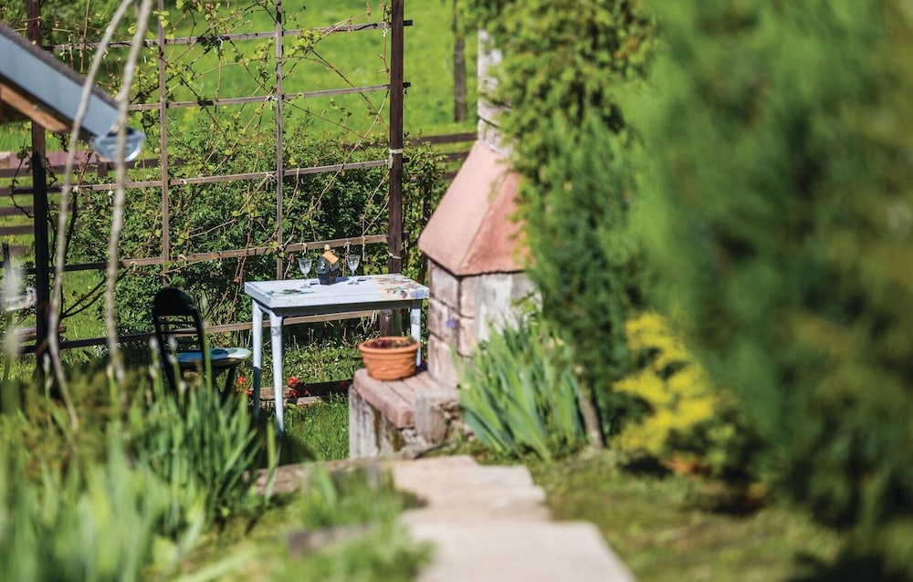 Nice Home in Kaluderovac With 1 Bedrooms and Wifi view 5