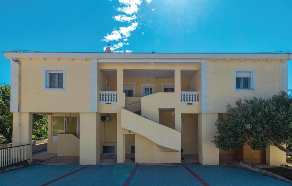 Awesome Home in Zadar With Wifi and 2 Bedrooms view 2