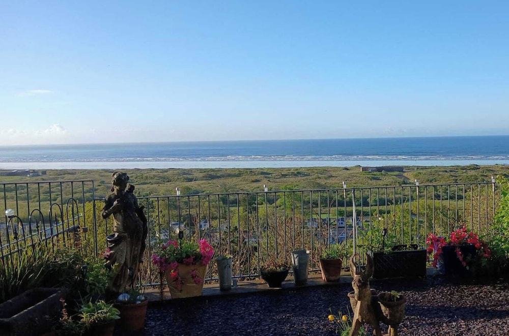 Bayview Cottage Escape in Pendine