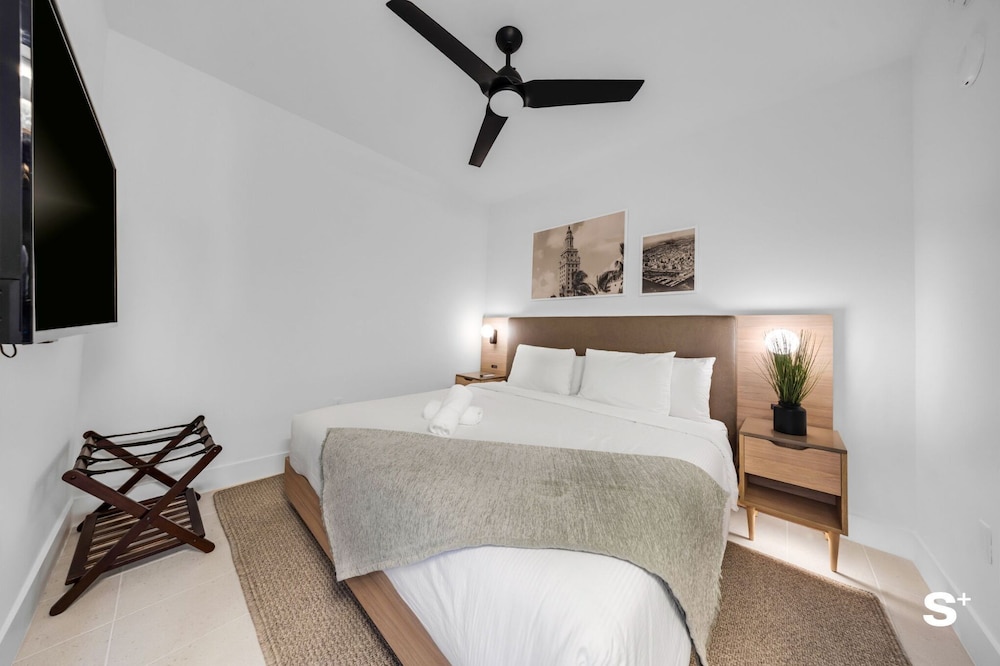 Chic Downtown Retreat 1BR Apartment