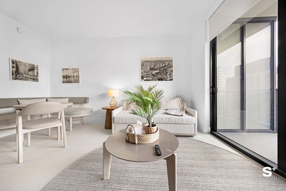 Chic Downtown Retreat 1BR Apartment