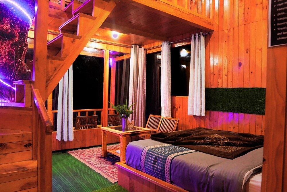 WOW Treehouse & Cottages