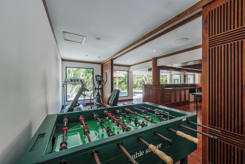 Naiharn 4br Private PoolVilla near Beach