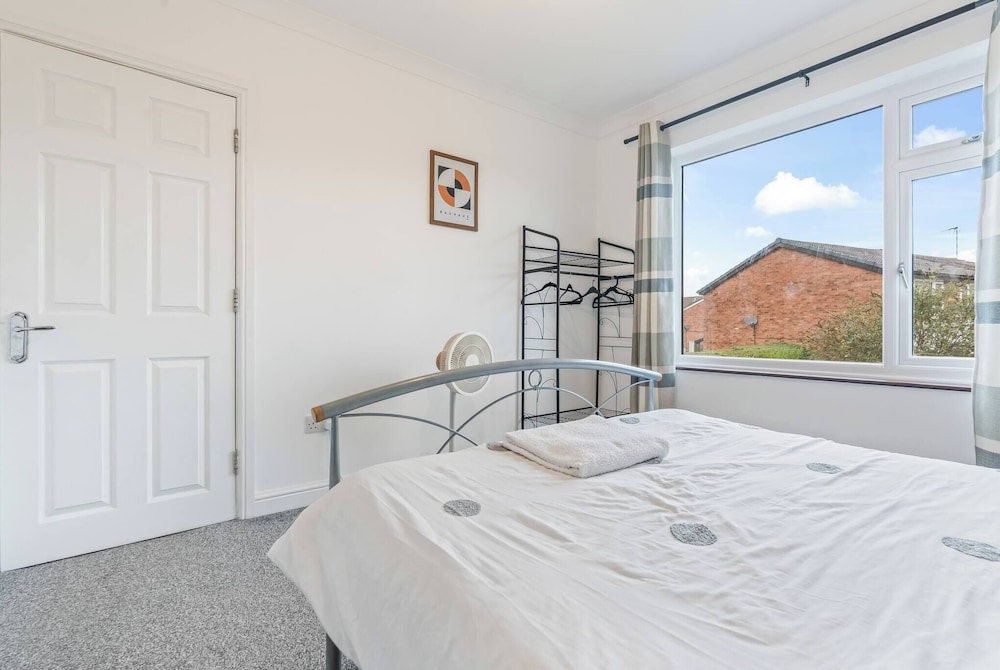 Beautiful 5 Bedroom Home in Coventry 14min to NEC